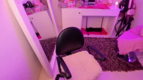 Lindaa maria  online show from November 2, 5:43 am