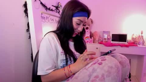 Lindaa maria  online show from November 12, 9:47 pm