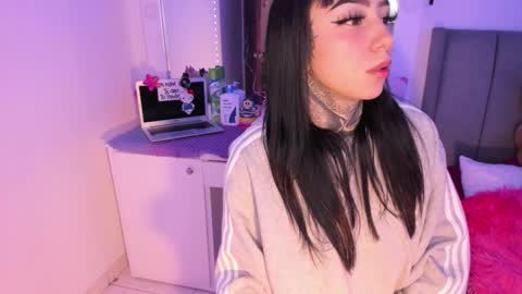 Lindaa maria  online show from December 17, 5:02 am