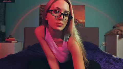 Snapshot of linda_roxy chatting on January 26, 5:23 pm Linda online show from January 26, 5:23 pm