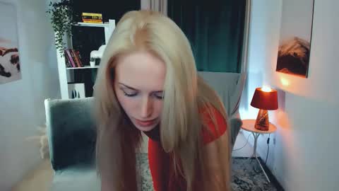 Snapshot of linda_roxy chatting on September 27, 9:09 pm Linda online show from September 27, 9:09 pm