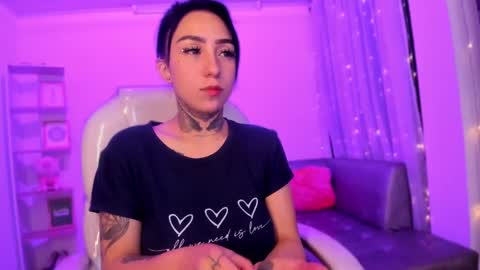 Snapshot of lindaa_miller chatting on January 7, 6:27 am linda miller online show from January 7, 6:27 am