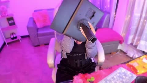 Snapshot of lindaa_miller chatting on January 11, 4:59 am linda miller online show from January 11, 4:59 am