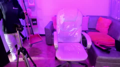 Snapshot of lindaa_miller chatting on January 25, 9:47 am linda miller online show from January 25, 9:47 am