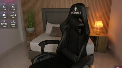 Snapshot of lindaa_natashaa chatting on January 22, 2:26 am L I N D A online show from January 22, 2:26 am