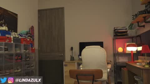 Nia  online show from October 18, 1:08 am