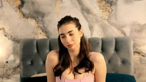 Snapshot of lindablyee chatting on October 22, 6:18 pm lili online show from October 22, 6:18 pm