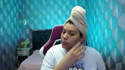 Snapshot of lindabreexlove chatting on January 9, 3:04 am online show from January 9, 3:04 am