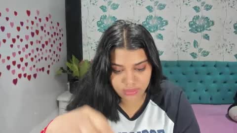 Snapshot of lindabreexlove chatting on February 3, 10:00 pm online show from February 3, 10:00 pm