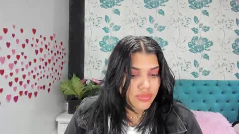 Snapshot of lindabreexlove chatting on February 18, 5:53 pm online show from February 18, 5:53 pm