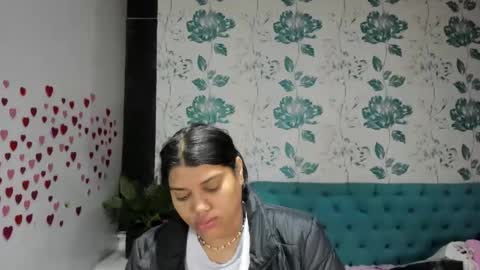 Snapshot of lindabreexlove chatting on March 9, 2:21 pm online show from March 9, 2:21 pm