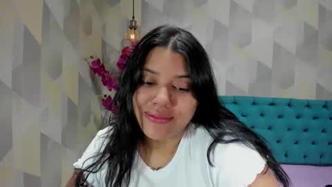 Snapshot of lindabreexlove chatting on October 4, 2:37 pm online show from October 4, 2:37 pm