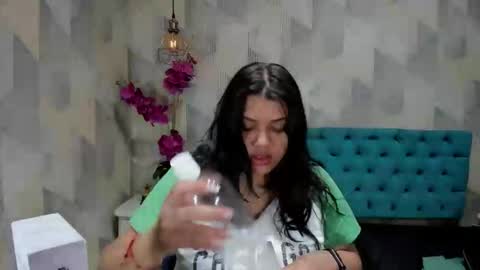 Snapshot of lindabreexlove chatting on October 24, 3:19 pm online show from October 24, 3:19 pm