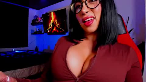 Linda online show from November 12, 1:17 am