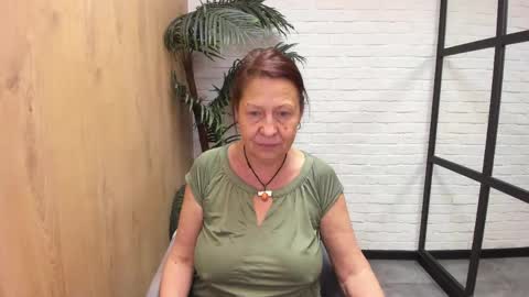 Linda online show from April 17, 5:38 pm