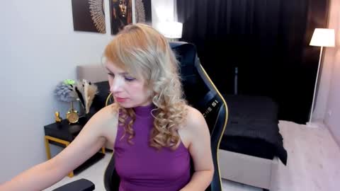 Snapshot of lindasandy chatting on October 11, 6:12 am lindasandy online show from October 11, 6:12 am