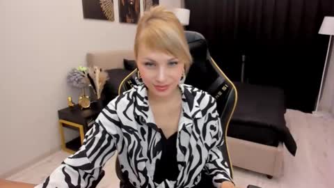 Snapshot of lindasandy chatting on October 13, 6:13 am lindasandy online show from October 13, 6:13 am