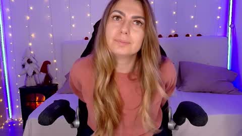 Linda  --  online show from December 14, 10:14 pm