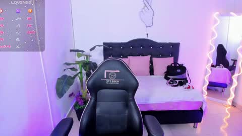 Linda  online show from May 22, 3:13 am