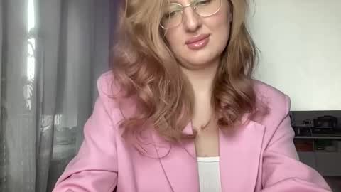 linoreya online show from November 25, 8:14 am