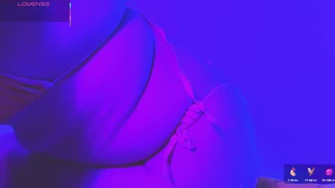 Snapshot of linoshka_1 chatting on October 4, 9:13 pm Luciana online show from October 4, 9:13 pm