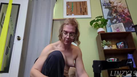 Snapshot of linzy19 chatting on December 31, 6:13 pm Linzy19 online show from December 31, 6:13 pm