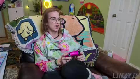 Snapshot of linzy19 chatting on February 19, 12:14 am Linzy19 online show from February 19, 12:14 am