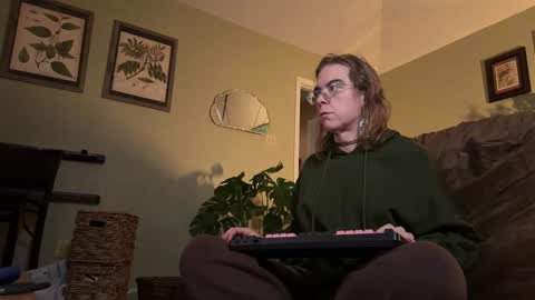 Linzy19 online show from February 1, 3:05 am