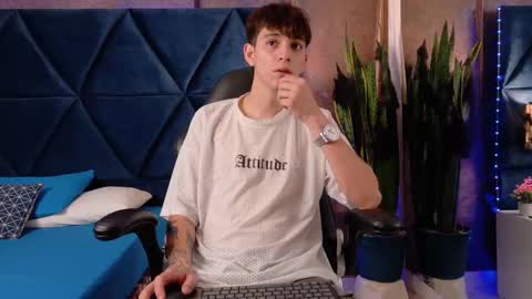 Snapshot of lionfoster chatting on October 22, 12:27 pm LION FOSTER online show from October 22, 12:27 pm