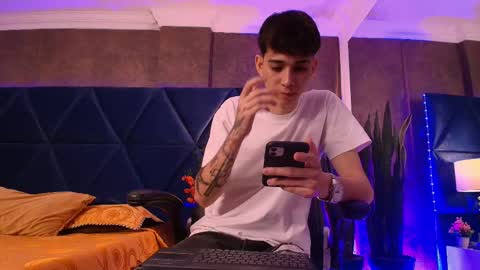 Snapshot of lionfoster chatting on December 3, 7:34 pm LION FOSTER online show from December 3, 7:34 pm