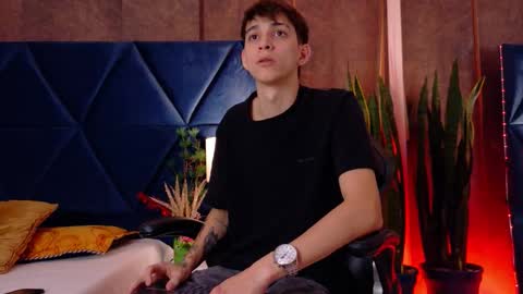 Snapshot of lionfoster chatting on December 13, 10:04 pm LION FOSTER online show from December 13, 10:04 pm