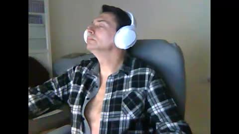 Snapshot of liongr69 chatting on January 8, 8:16 am liongr69 online show from January 8, 8:16 am