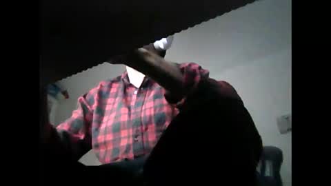 Snapshot of liongr69 chatting on February 13, 9:38 pm liongr69 online show from February 13, 9:38 pm