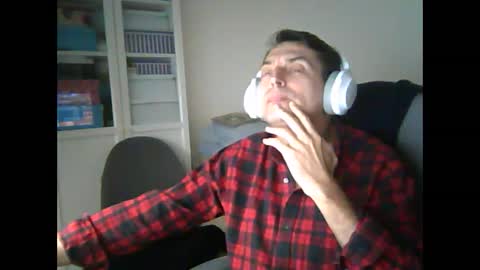 Snapshot of liongr69 chatting on February 14, 8:10 am liongr69 online show from February 14, 8:10 am