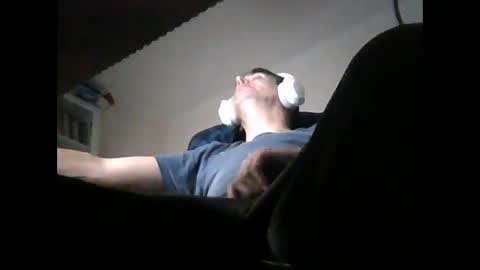 Snapshot of liongr69 chatting on March 2, 12:31 am liongr69 online show from March 2, 12:31 am