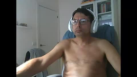 Snapshot of liongr69 chatting on October 16, 10:38 am liongr69 online show from October 16, 10:38 am