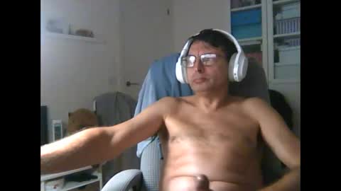 Snapshot of liongr69 chatting on October 20, 11:43 am liongr69 online show from October 20, 11:43 am