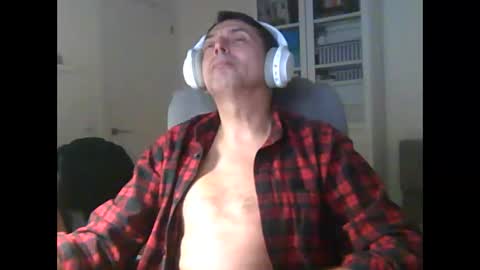 Snapshot of liongr69 chatting on December 18, 10:38 pm liongr69 online show from December 18, 10:38 pm