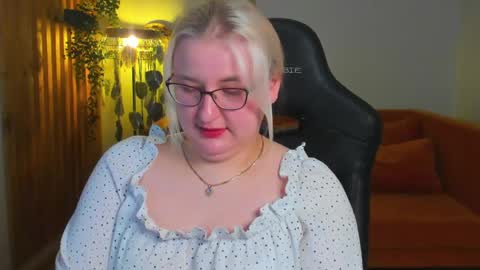 LioraArdyn online show from April 22, 5:32 am