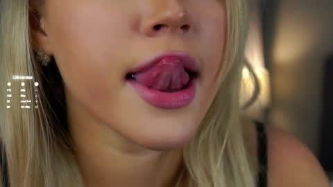 Snapshot of lipswithsmileonthem chatting on March 5, 1:10 am Amelia online show from March 5, 1:10 am