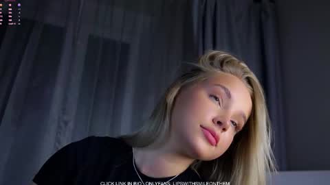 Amelia online show from December 14, 1:11 am