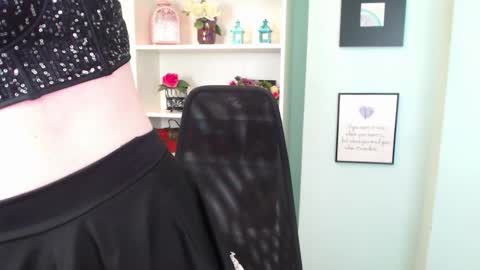 Lisa Caprice online show from December 4, 5:50 am