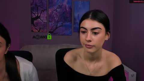 Snapshot of lisa_dark_ chatting on November 18, 10:09 am Lisa online show from November 18, 10:09 am