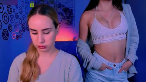 Snapshot of lisa_dark_ chatting on November 27, 8:22 pm Lisa online show from November 27, 8:22 pm