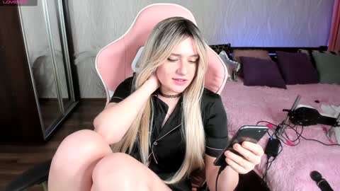 lisa_elfy online show from December 20, 2:41 am