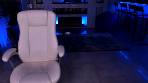 lisa_elfy online show from January 27, 4:43 pm