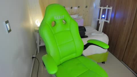 Lisa  online show from January 19, 3:42 pm