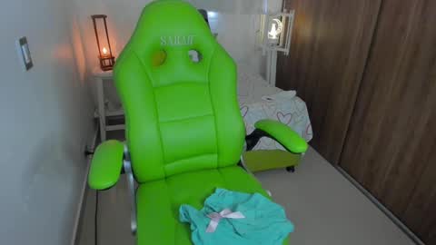 Lisa  online show from February 17, 3:09 pm