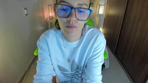 Lisa  online show from October 13, 5:13 pm