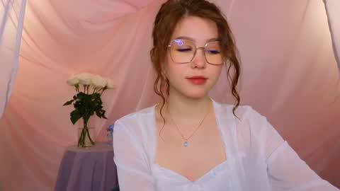 Snapshot of lisa_roses chatting on February 3, 7:18 am Lisa online show from February 3, 7:18 am